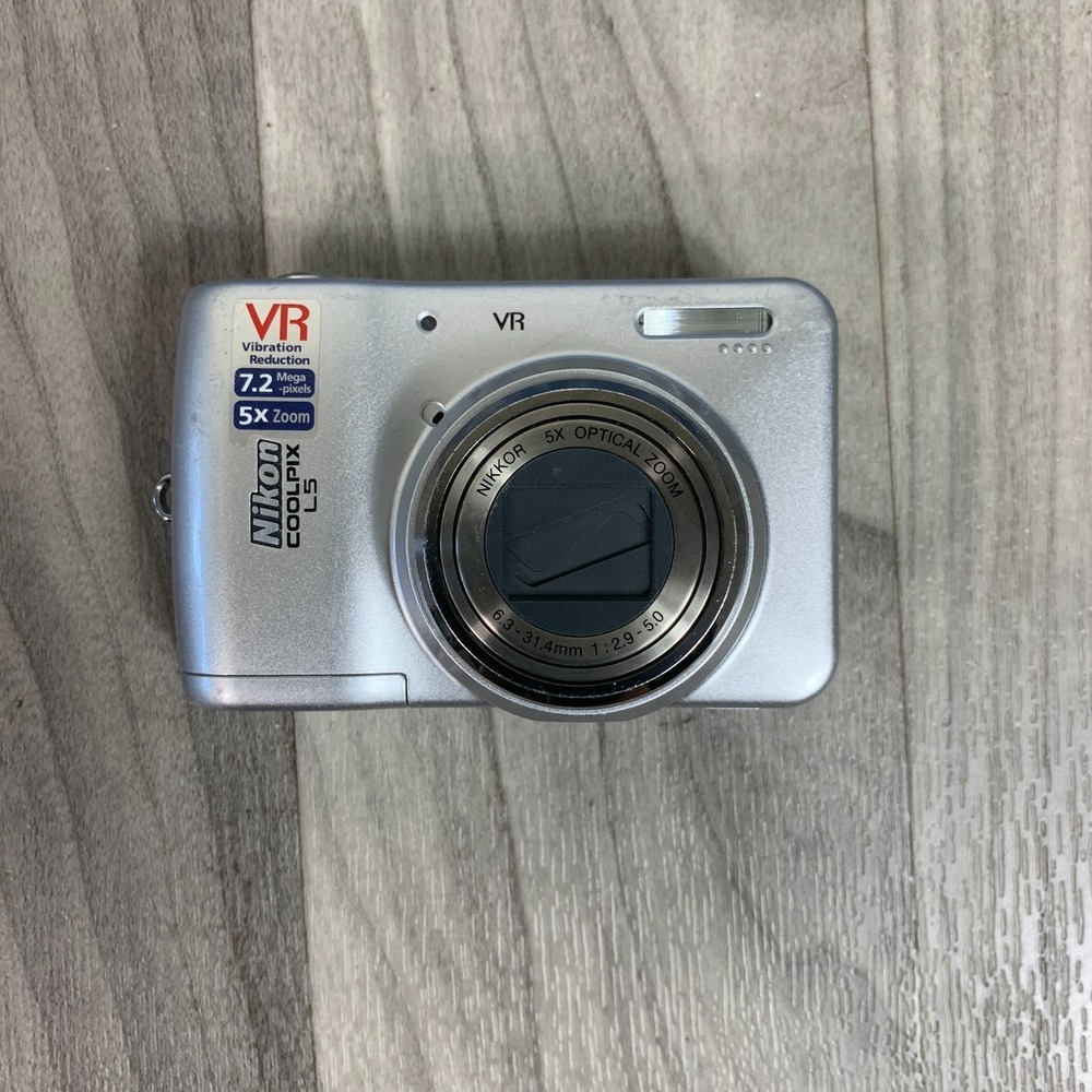 Nikon COOLPIX L5 7.2MP Digital Camera 5x Optical Zoom VR Silver Vintage